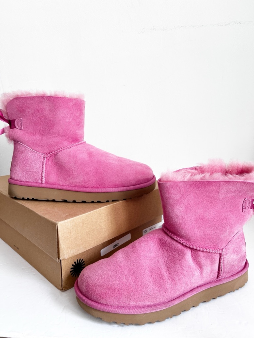 SZ 8 UGG Pink Suede Shearling Lined Women's Ankle Boots